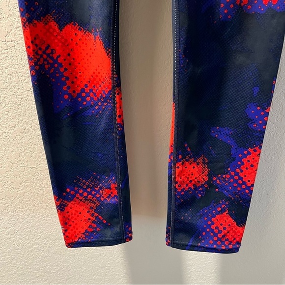 Women’s Athleta red and blue patterned cropped athletic leggings size XS - Picture 3 of 6